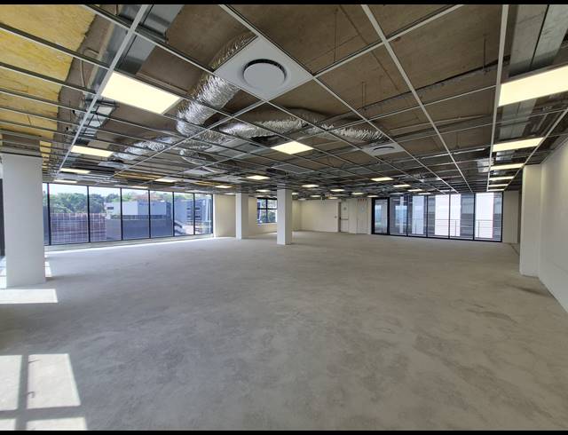 975M² OFFICE TO LET IN GLENADRIENNE EAST